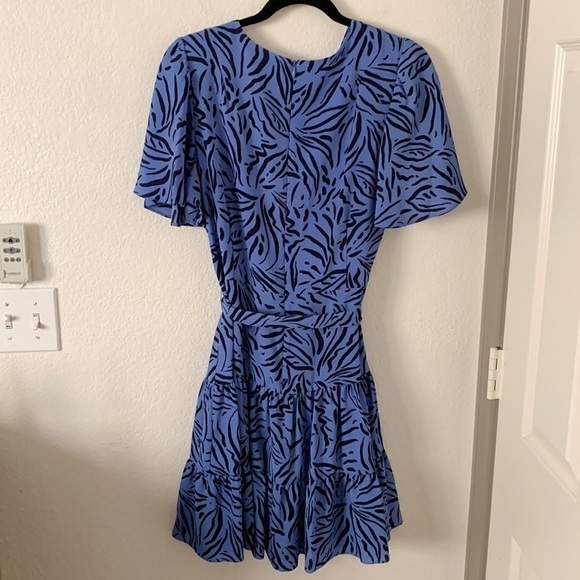 Eliza J Print Faux Wrap Tiered Flutter Sleeve V Neck Dress - Picture 10 of 14